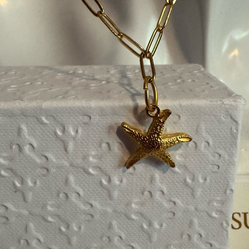Susan Shaw triple plated 24 karat gold starfish necklace and earrings - Picture 4 of 8